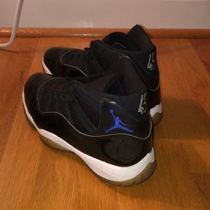 Air Jordan 11 Space Jam